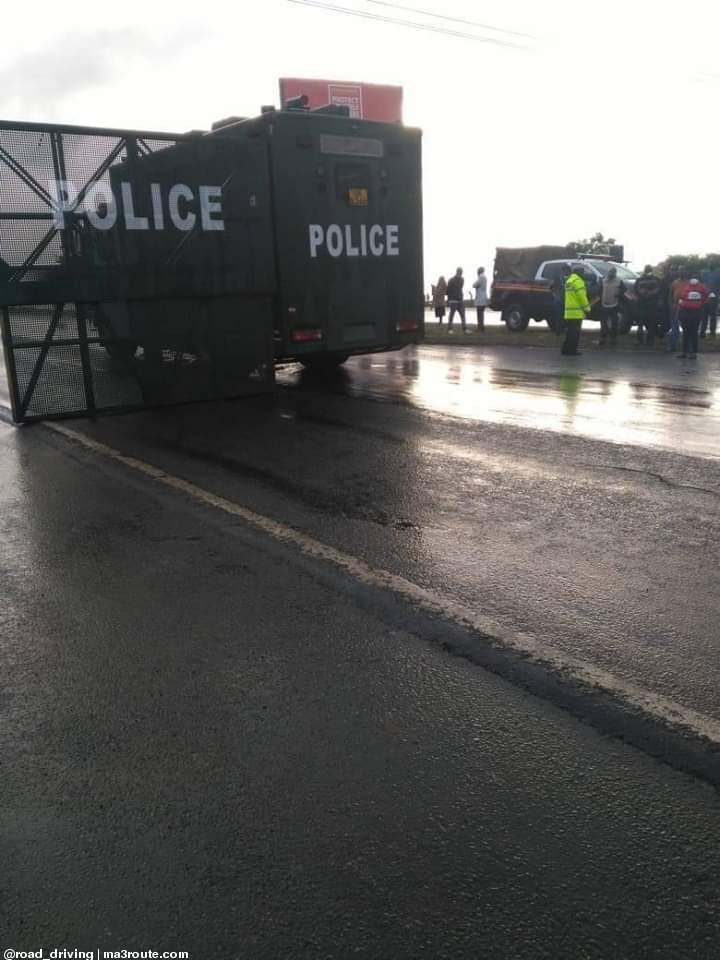 Police put roadblocks to restrict movement of people in and out of Nairobi Metropolitan Area as ordered by President Uhuru Kenyatta. Courtesy: Road Safety and Sale Driving Practices.